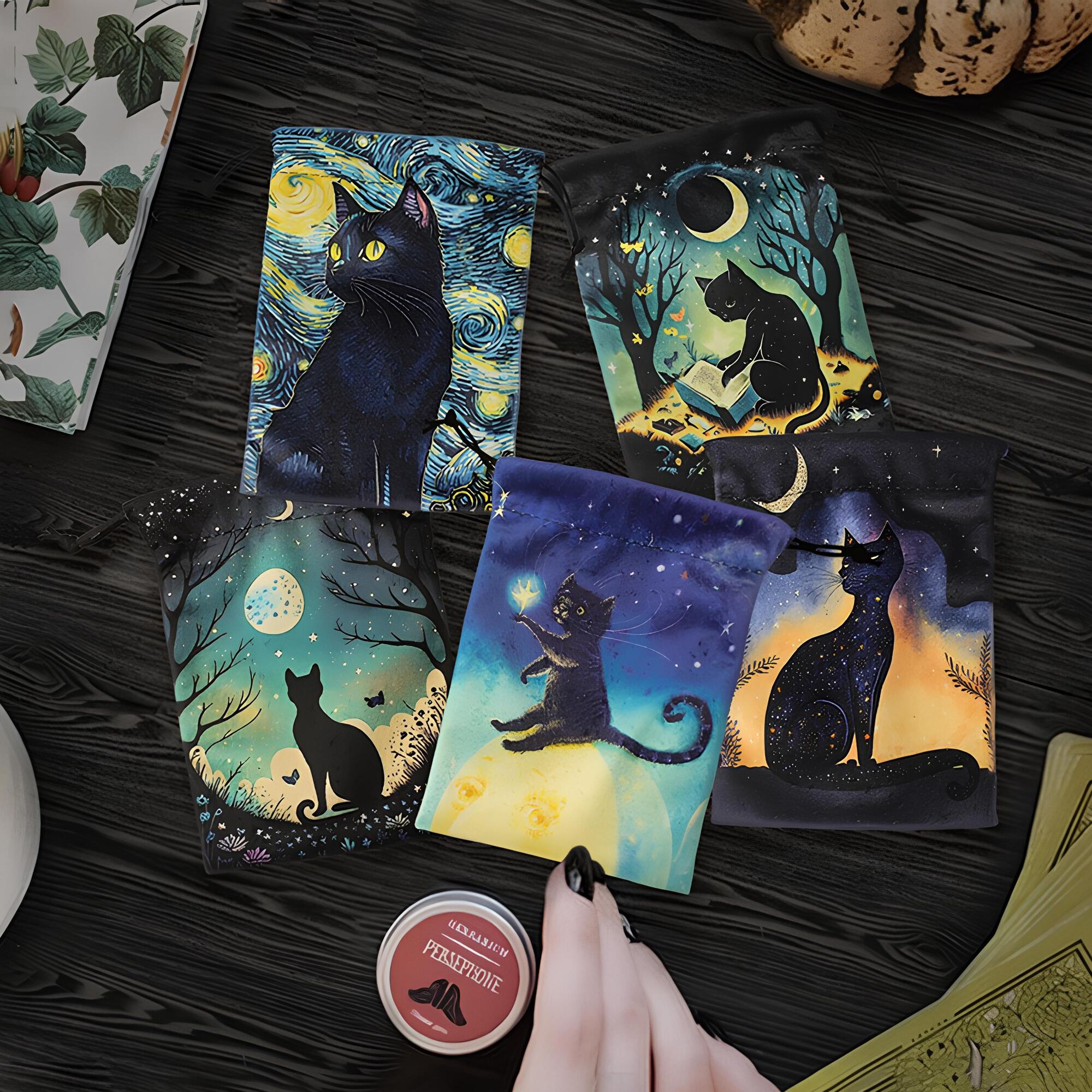 Silk velvet tarot bag featuring a mystical black cat design. Ideal for storing tarot cards, crystals, or pendulums. Soft, durable, perfect for rituals and spiritual protection.