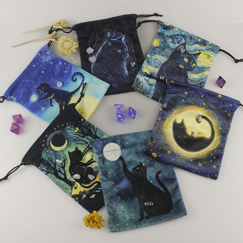 Silk velvet tarot bag featuring a mystical black cat design. Ideal for storing tarot cards, crystals, or pendulums. Soft, durable, perfect for rituals and spiritual protection.