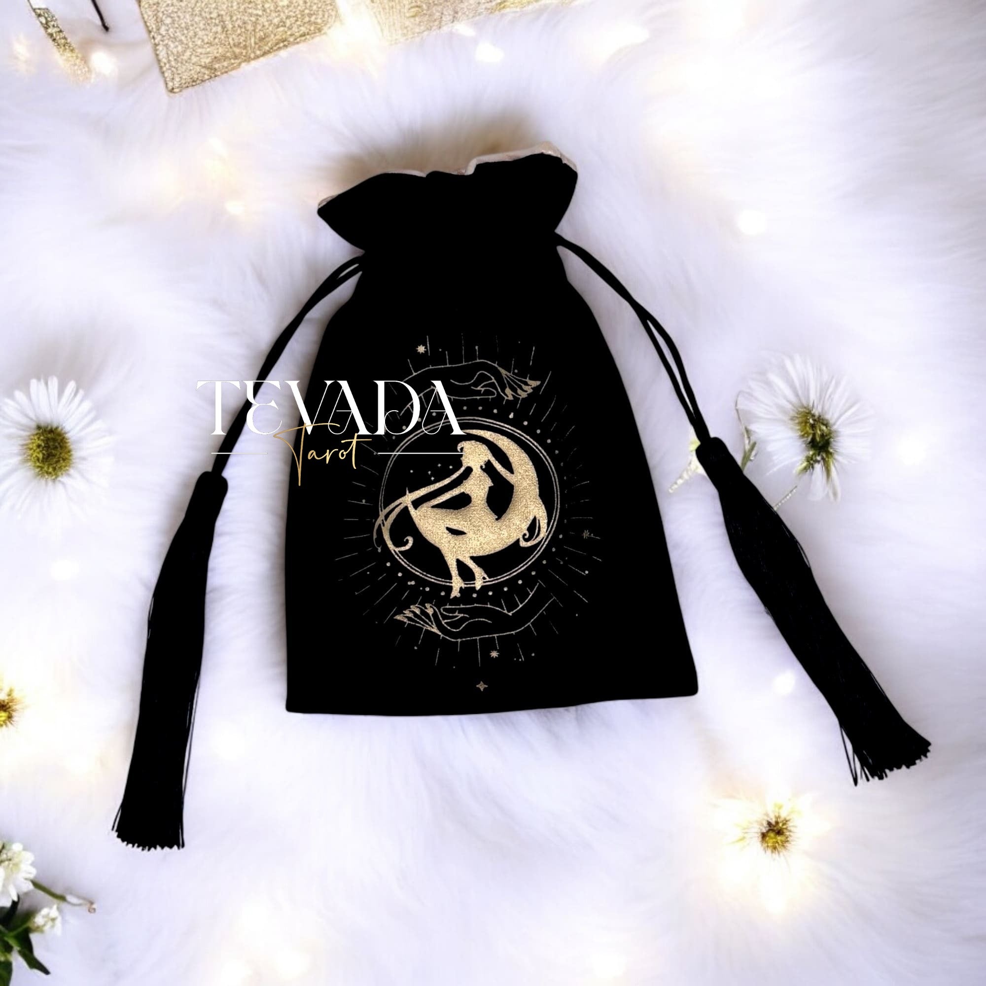 Secure and enchant your tarot cards with our Black Velvet Fairy Tarot Bag. Ideal for spiritual practitioners and tarot enthusiasts alike