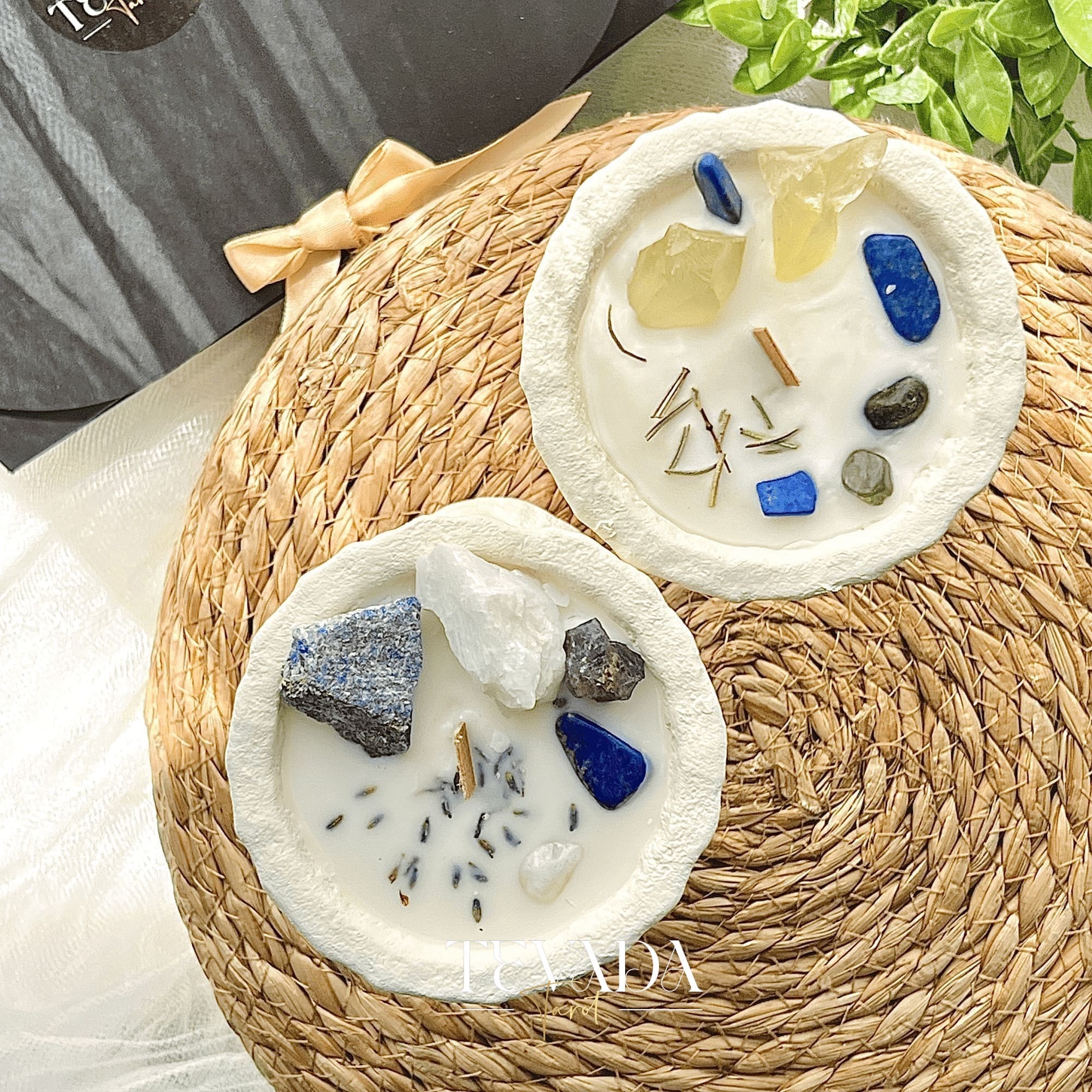 Infused with Amethyst, Moonstone, Lapis Lazuli, this tarot candle enhances intuition, healing, and clarity. Inspired by The Star card for mindful rituals and spiritual balance.