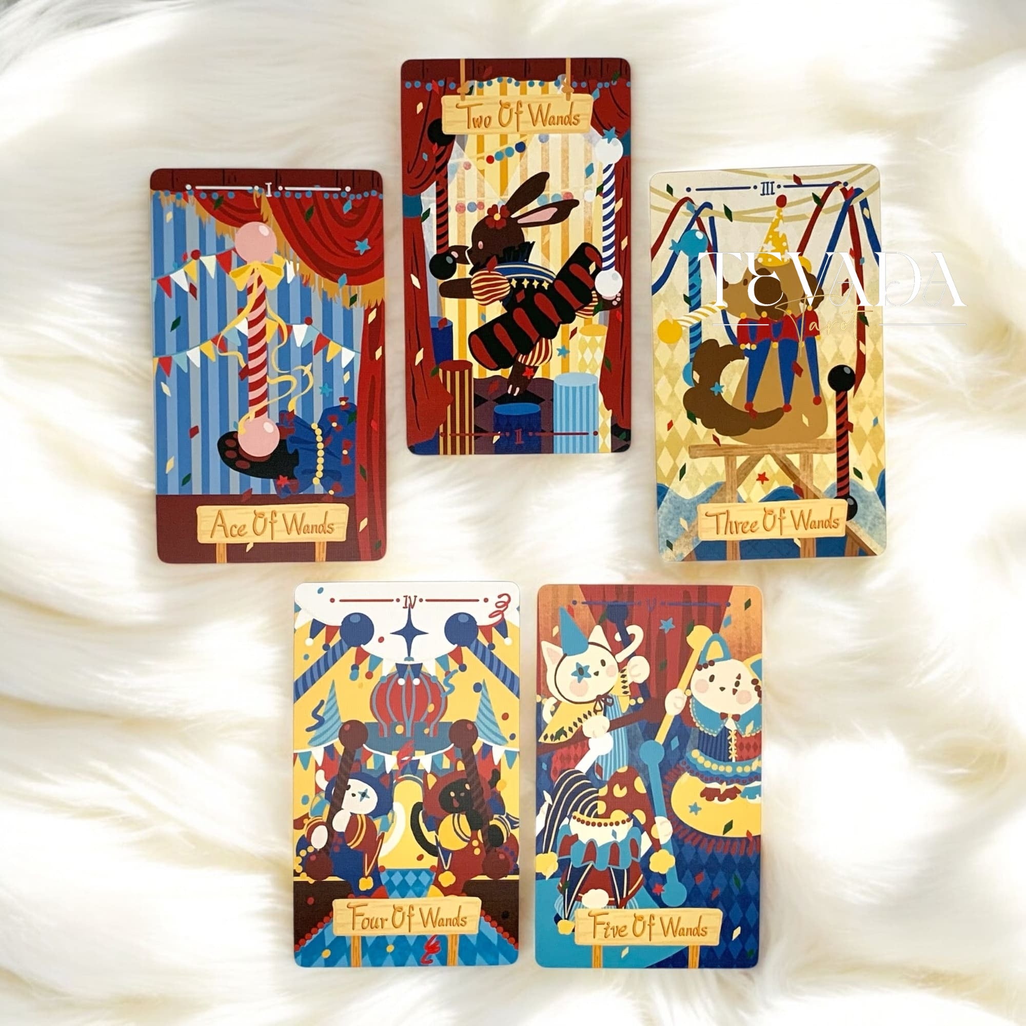 Découvrez Dramagiac Tarot RED, un joli jeu de tarot sur le thème des animaux qui apporte joie, clarté et conseils magiques à vos lectures quotidiennes.