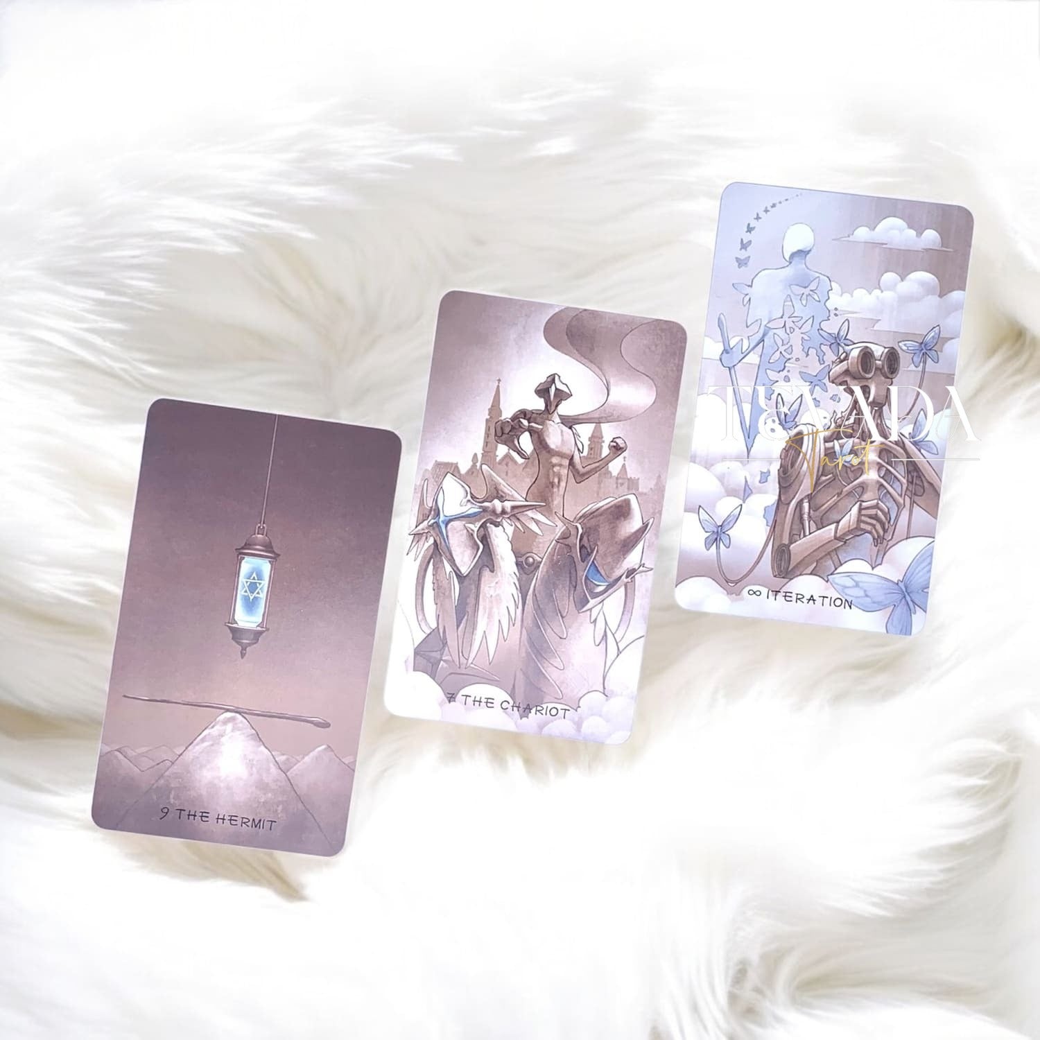 Descubre historias olvidadas a través del Tarot de Poesía Etérea DELUXE. Una baraja de 78 cartas en cálidos tonos tierra, perfecta para lecturas intuitivas y un autodescubrimiento conmovedor.