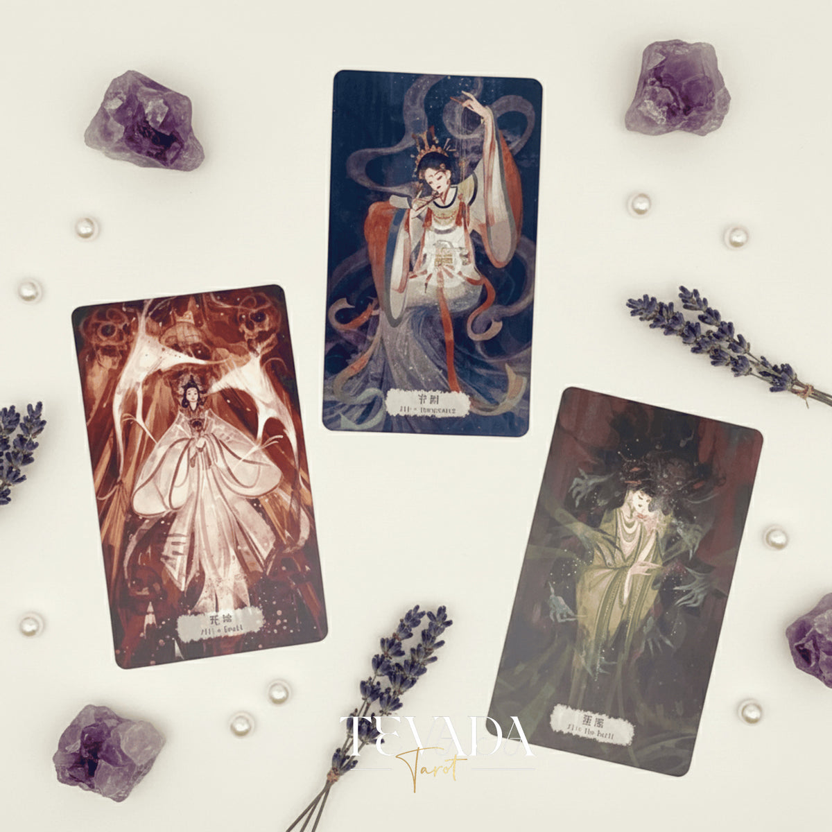 Explora una guía intuitiva con el Fabled Cloudland Tarot Deck DELUXE, un tarot de mitología china de 78 cartas que presenta arte fluido, figuras celestiales y sabiduría simbólica.