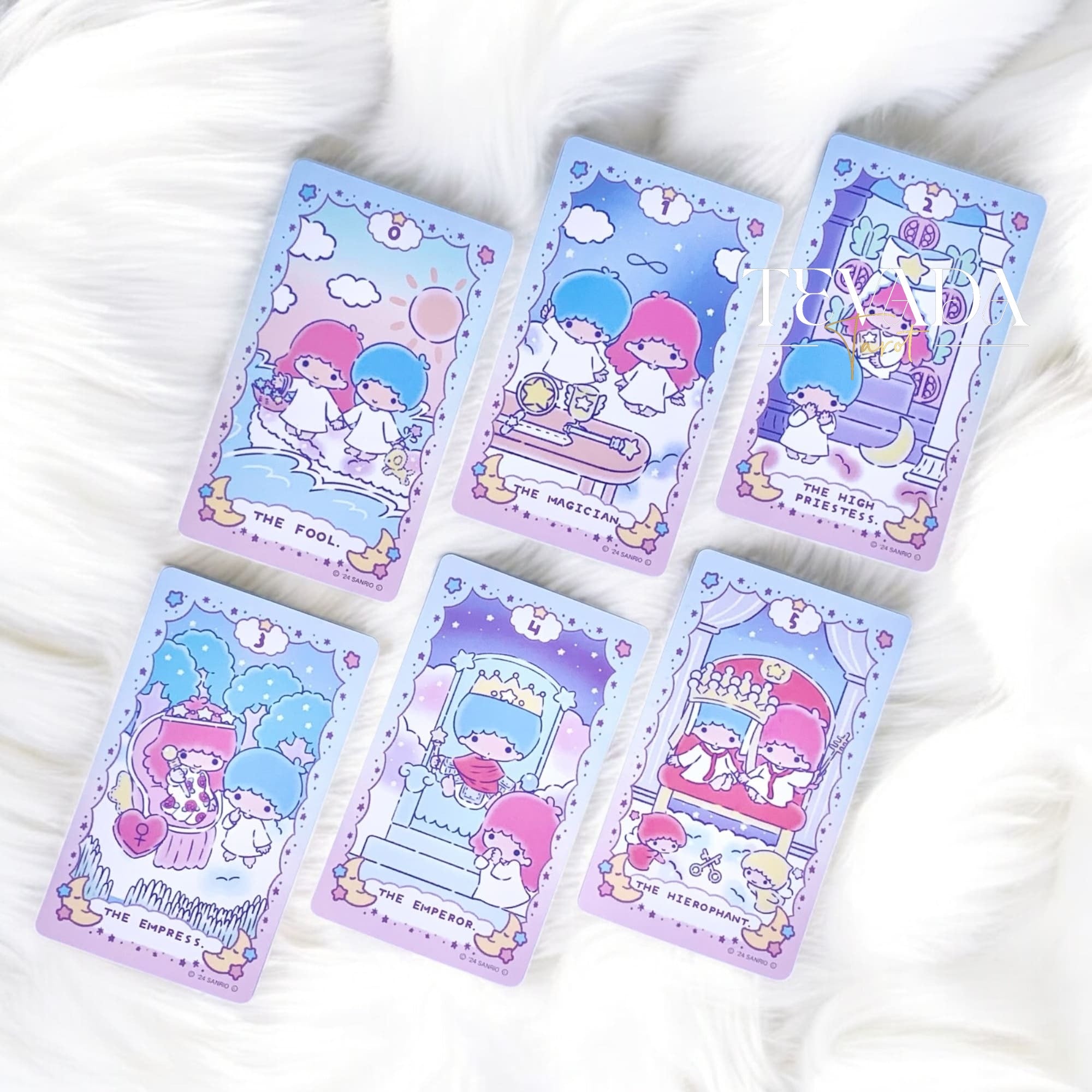Discover Luna’s Little Twin Stars Tarot—78 magical cards featuring Kiki & Lala. Perfect for beginners, collectors, and intuitive readings. Includes guidebook in English.