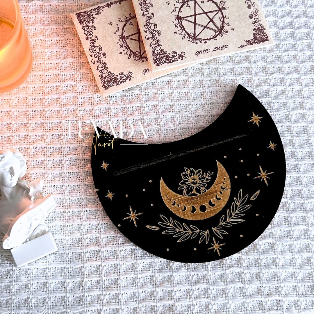 Display your favorite tarot card in style with this wooden moon-shaped stand. A mystical tool for spiritual focus, perfect for Wiccan rituals, tarot readings, and altar decor.