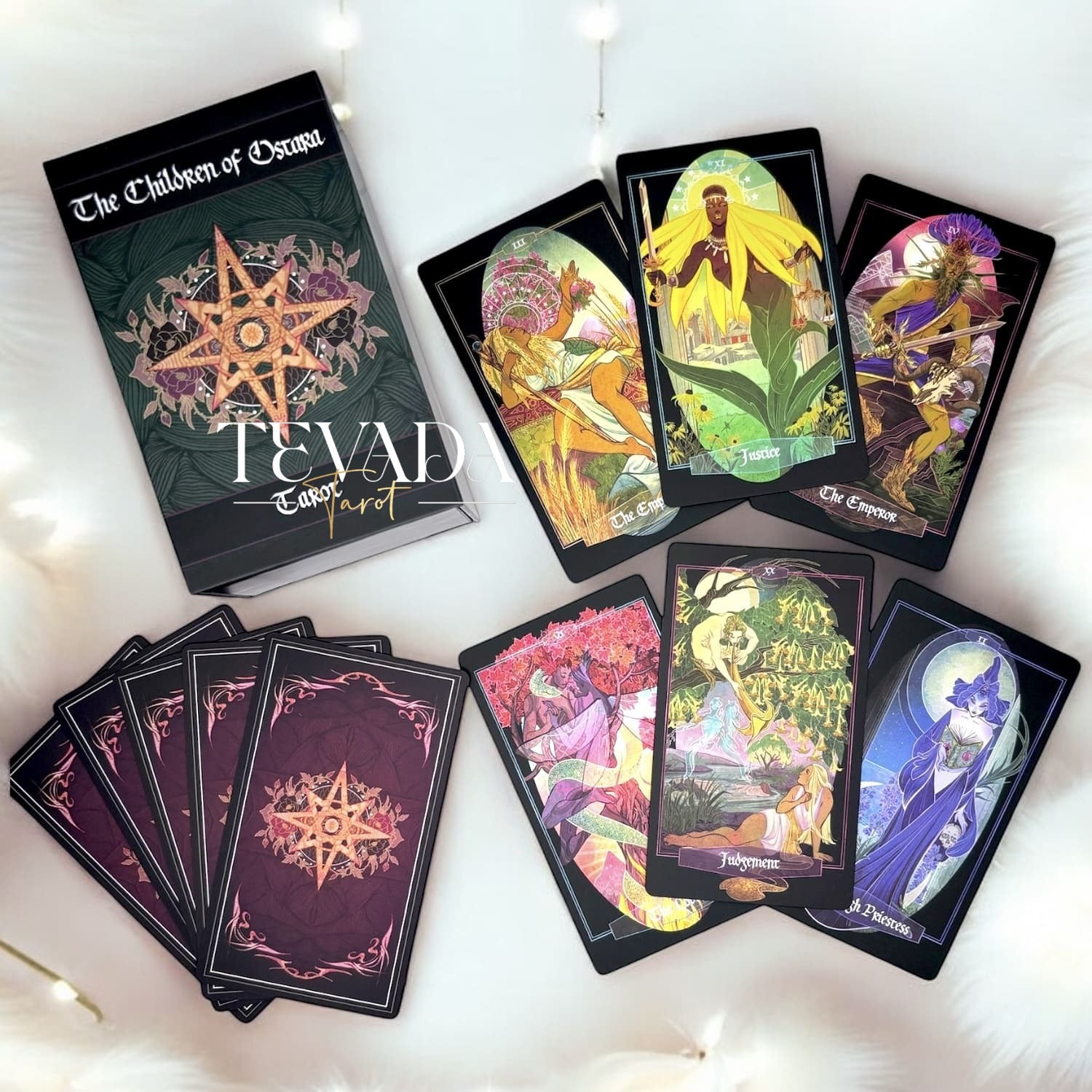Children of Ostara Tarot BLACK Edition : Un jeu botanique de 78 cartes présentant des plantes aux significations magiques. Connectez-vous à la sagesse de la nature et améliorez vos lectures de tarot avec des correspondances élémentaires.