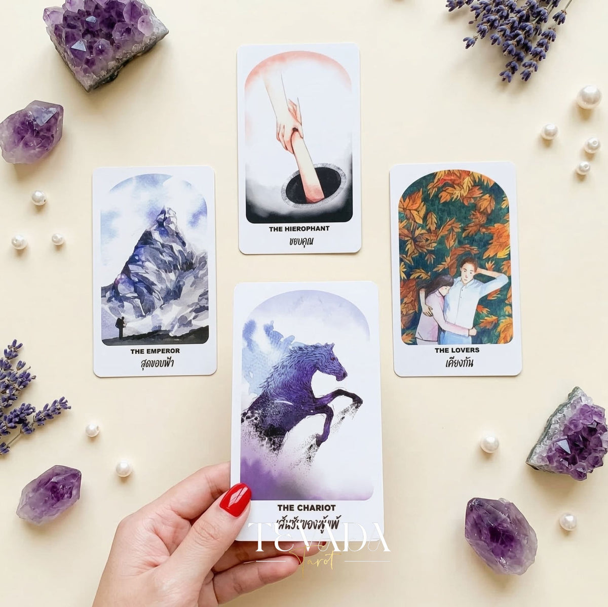 Fungjai Tarot Love & Hope 編集版は、感情的な癒しとセルフケアのためのビンテージ漫画アートをフィーチャーしています。