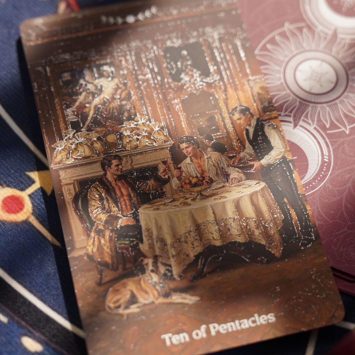 Pacte du Tarot Arcanes, jeu de romance sombre avec bords dorés rouges pour la réflexion des ombres