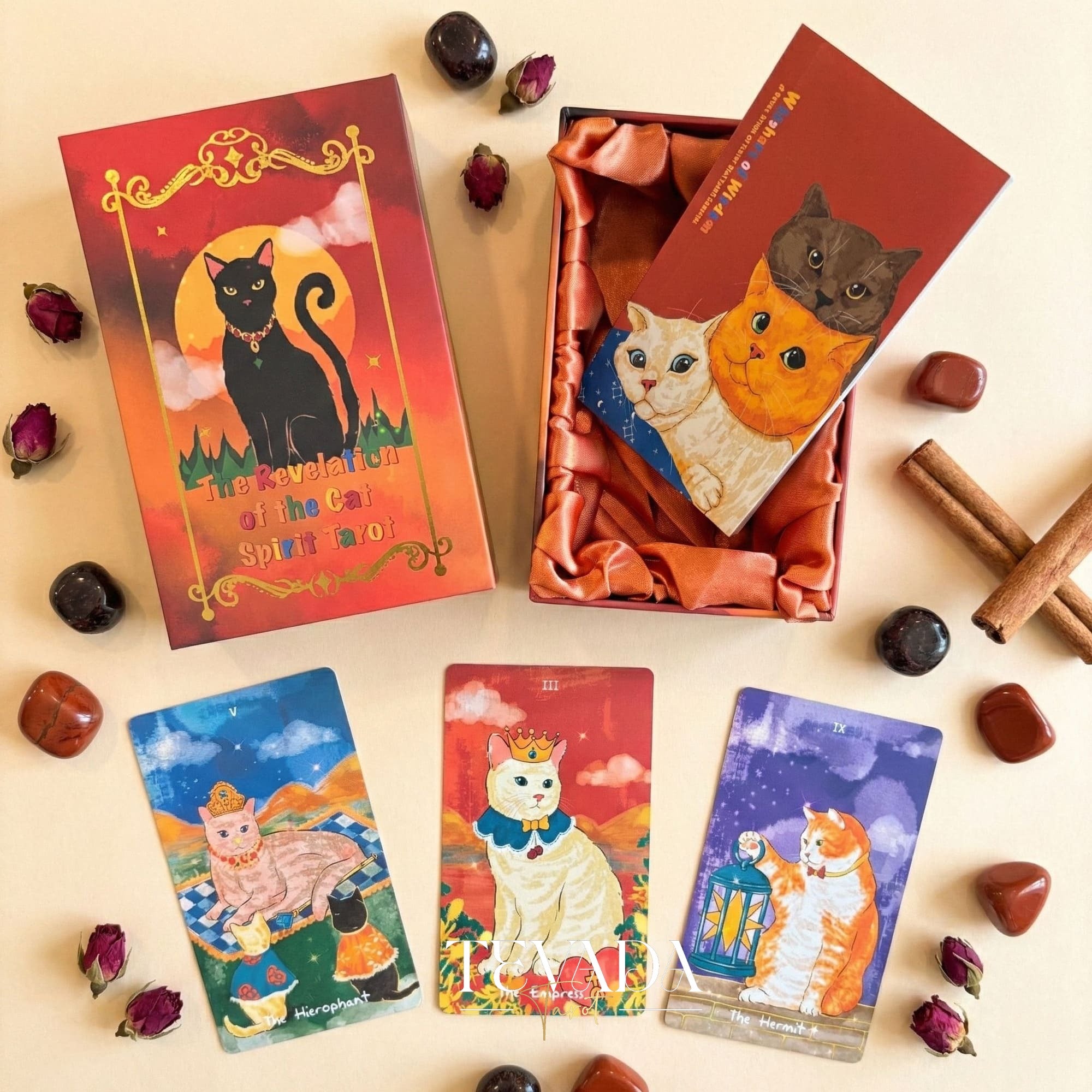Le jeu de tarot La Révélation du Cat Spirit présente des œuvres d&