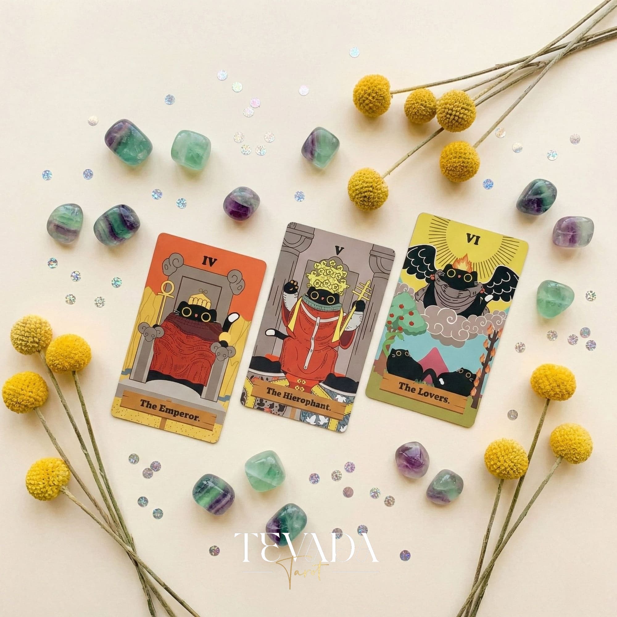 Yin Universe Tarot mignon chat noir Indie Tarot Deck avec bords holographiques noirs pour la divination débutant et le rituel quotidien.
