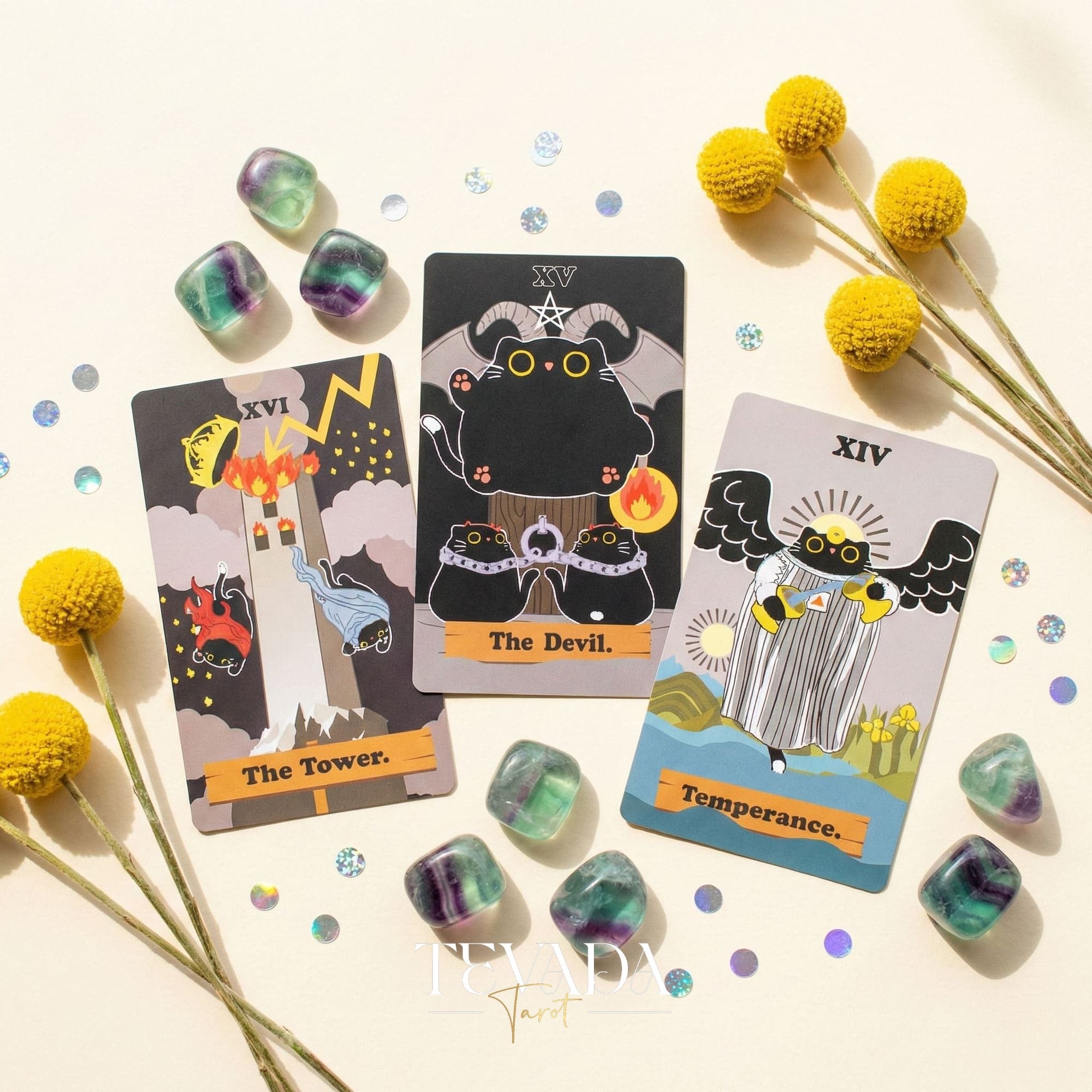 Yin Universe Tarot mignon chat noir Indie Tarot Deck avec bords holographiques noirs pour la divination débutant et le rituel quotidien.