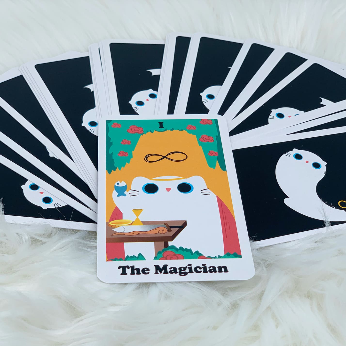 Libérez le chat qui sommeille en vous et explorez le monde du tarot avec YinYang le Tarot du Chat ! Cet adorable deck indépendant est parfait pour les débutants et offre des informations précieuses sur l&