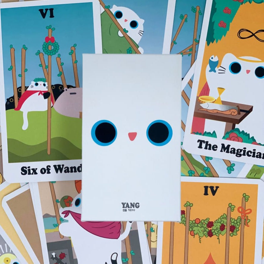 Vous recherchez un jeu de tarot aussi unique que vous ? Ne cherchez pas plus loin que YinYang le Tarot du Chat ! Avec son style caricatural ludique et ses charmantes illustrations de chats blancs, ce jeu indépendant est un outil amusant et perspicace pour explorer les mystères du tarot.