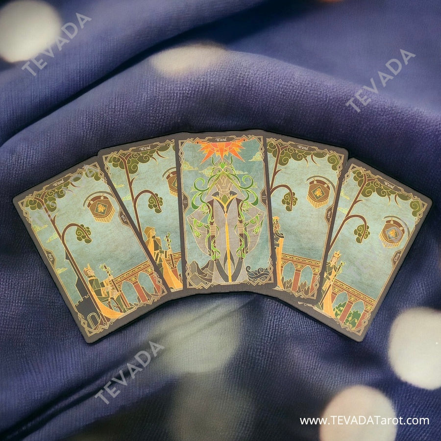 The Broken Mirror Tarot 5th Edition Lite (Classic) is the perfect deck for tarot readers of all levels.