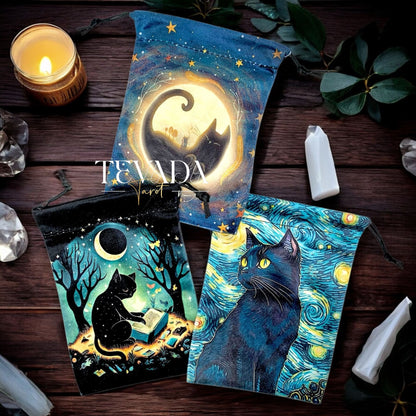 Silk velvet tarot bag featuring a mystical black cat design. Ideal for storing tarot cards, crystals, or pendulums. Soft, durable, perfect for rituals and spiritual protection.