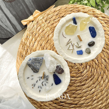 Infused with Amethyst, Moonstone, Lapis Lazuli, this tarot candle enhances intuition, healing, and clarity. Inspired by The Star card for mindful rituals and spiritual balance.
