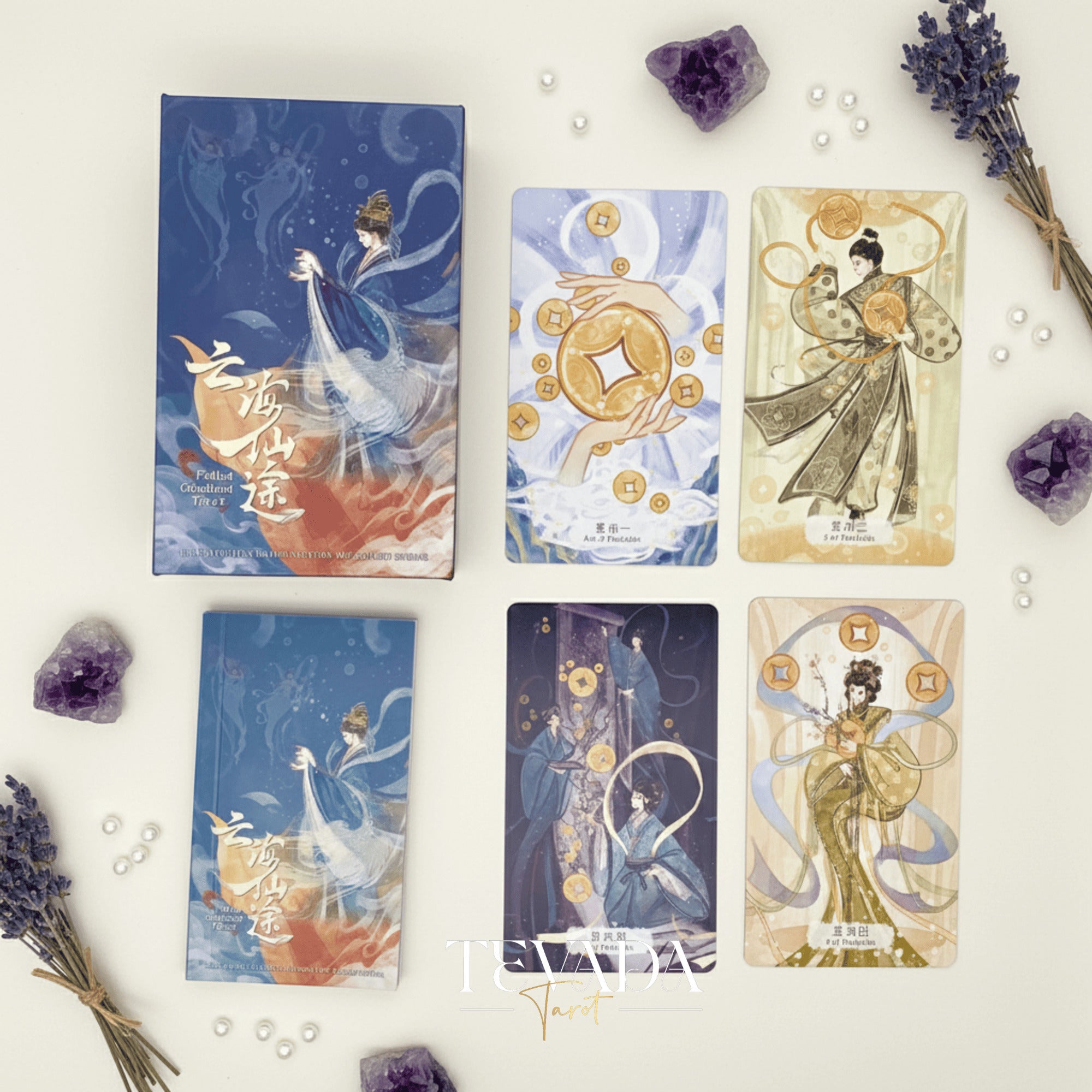 Explorez des conseils intuitifs avec le Fabled Cloudland Tarot Deck DELUXE, un tarot de la mythologie chinoise de 78 cartes présentant un art fluide, des figures célestes et une sagesse symbolique.
