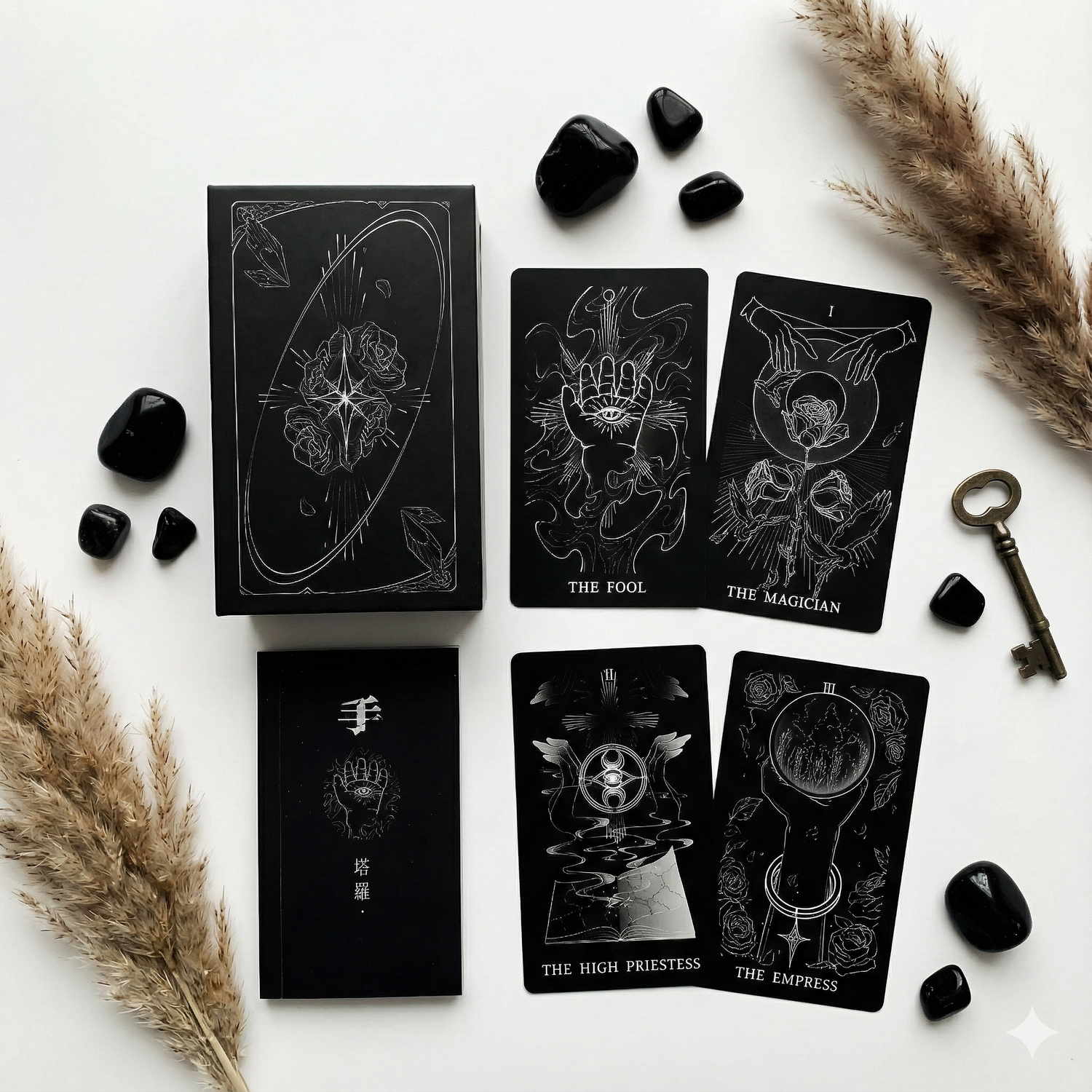【Ship by Dec 31】The Hand Tarot Deck