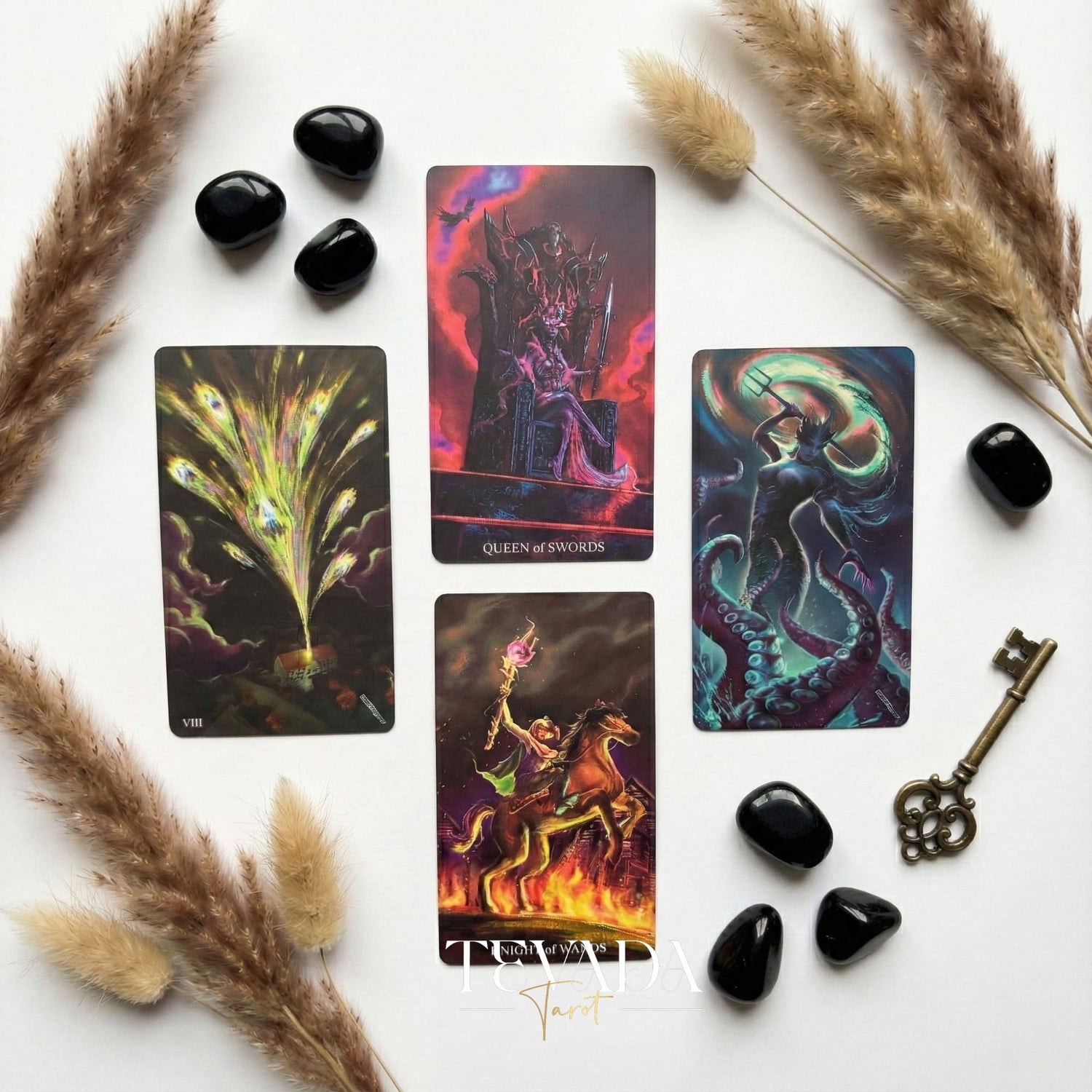 光と影を探求する神秘的なハロウィーンをテーマにしたアートワークを特徴とするミッドナイト ブールバード タロット カード