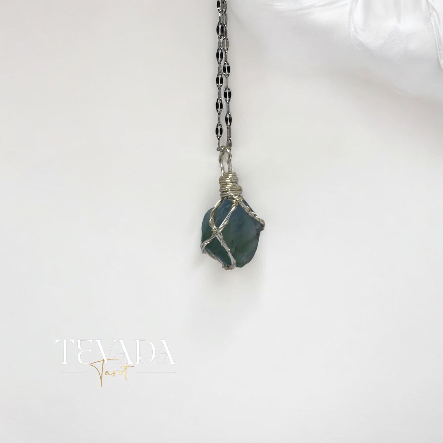 Enhance clarity and communication with the Blue Fluorite Mystic Crystal Pendant Necklace. This throat chakra stone boosts focus, intuition, and self-expression, perfect for meditation and energy healing.