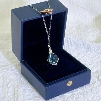 Enhance clarity and communication with the Blue Fluorite Mystic Crystal Pendant Necklace. This throat chakra stone boosts focus, intuition, and self-expression, perfect for meditation and energy healing.