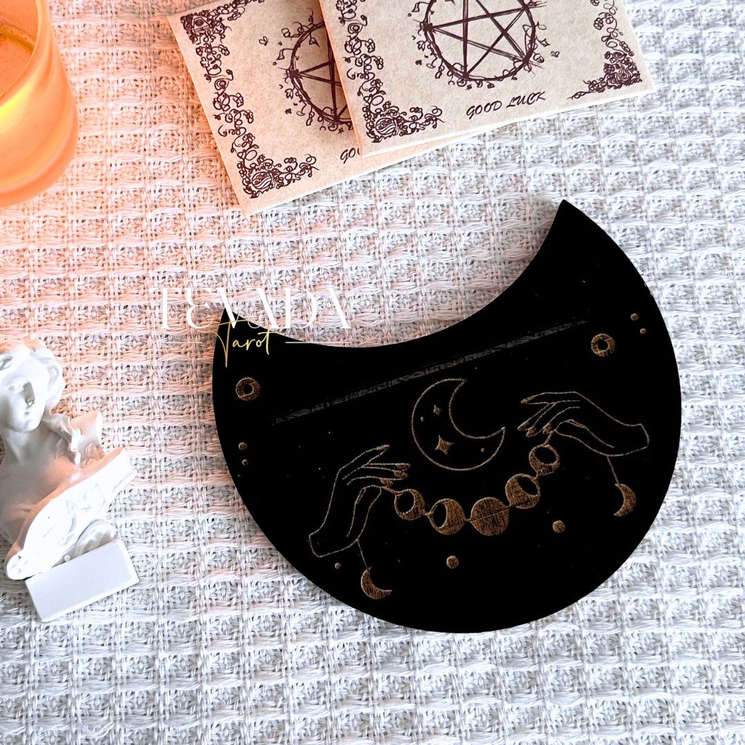 Display your favorite tarot card in style with this wooden moon-shaped stand. A mystical tool for spiritual focus, perfect for Wiccan rituals, tarot readings, and altar decor.