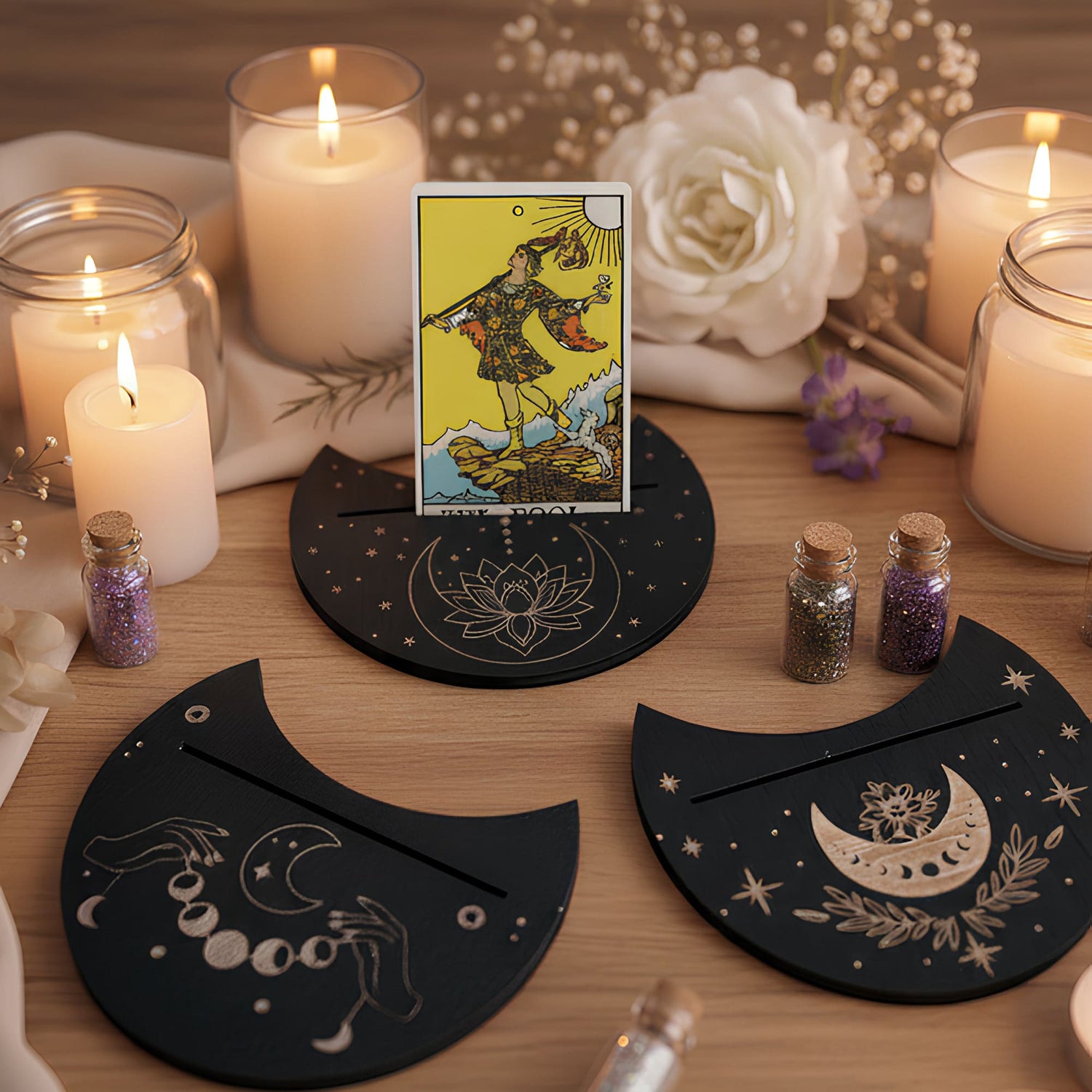 Display your favorite tarot card in style with this wooden moon-shaped stand. A mystical tool for spiritual focus, perfect for Wiccan rituals, tarot readings, and altar decor.