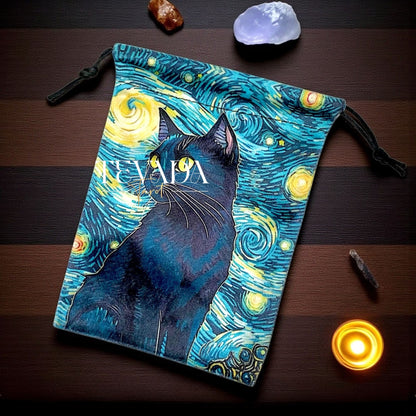 Silk velvet tarot bag featuring a mystical black cat design. Ideal for storing tarot cards, crystals, or pendulums. Soft, durable, perfect for rituals and spiritual protection.