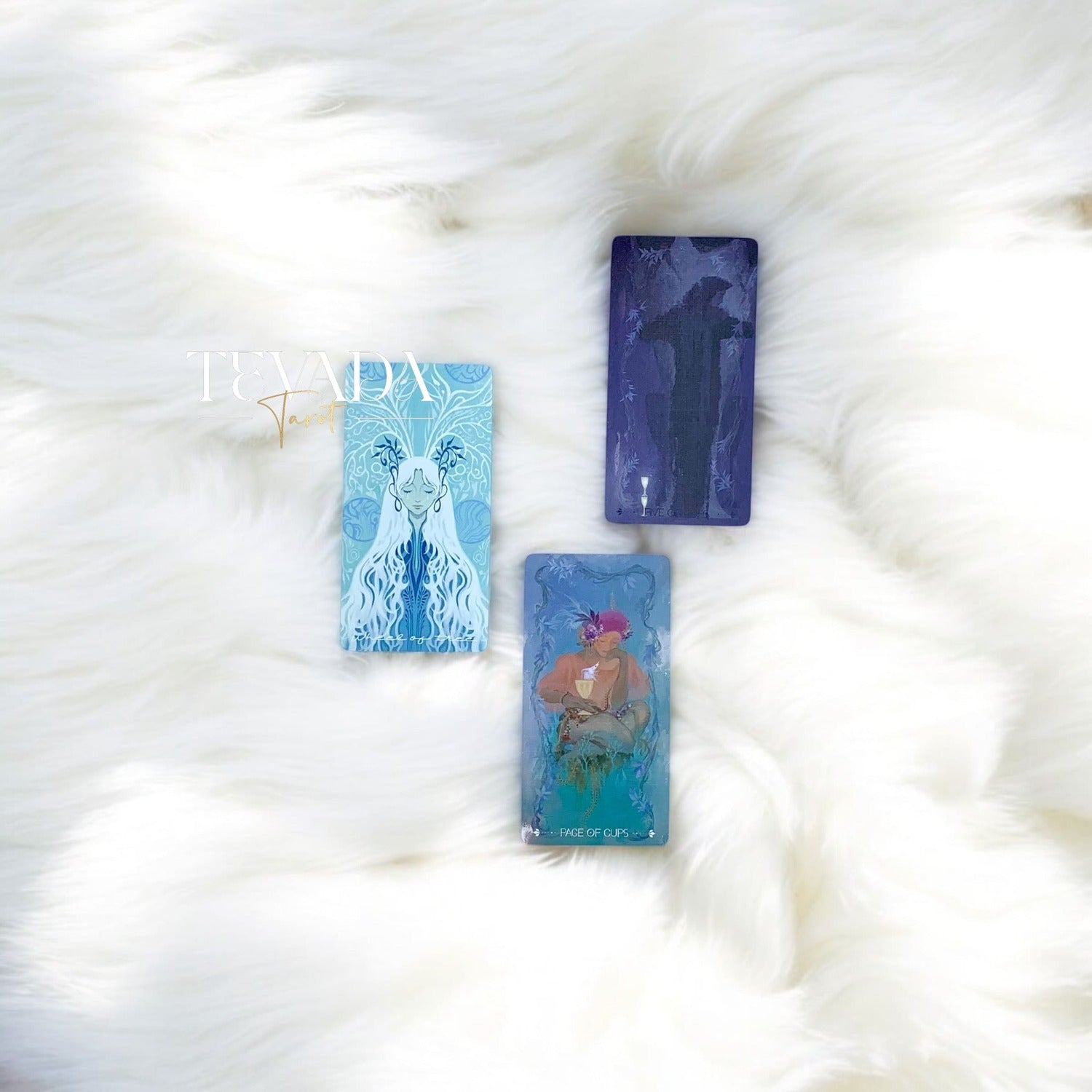 Discover intuitive guidance with the Lighthouse in Fog Tarot Pocket. A magical 78-card deck in black and blue hues, blending ancient legends and dreamlike imagery for profound divination.