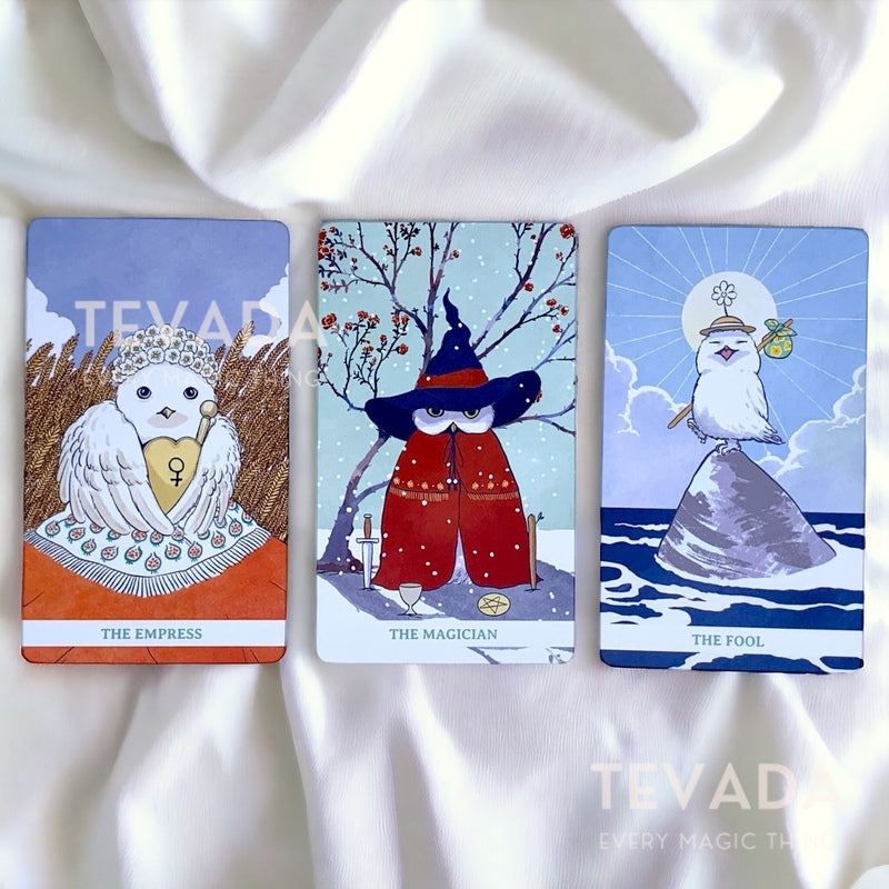 Unleash your intuition with White Winny Tarot! This whimsical 78-card deck features a charming owl guide, Winny, whose personality reflects YOUR emotions for personalized readings. Dive into a world of magic and self-discovery✨