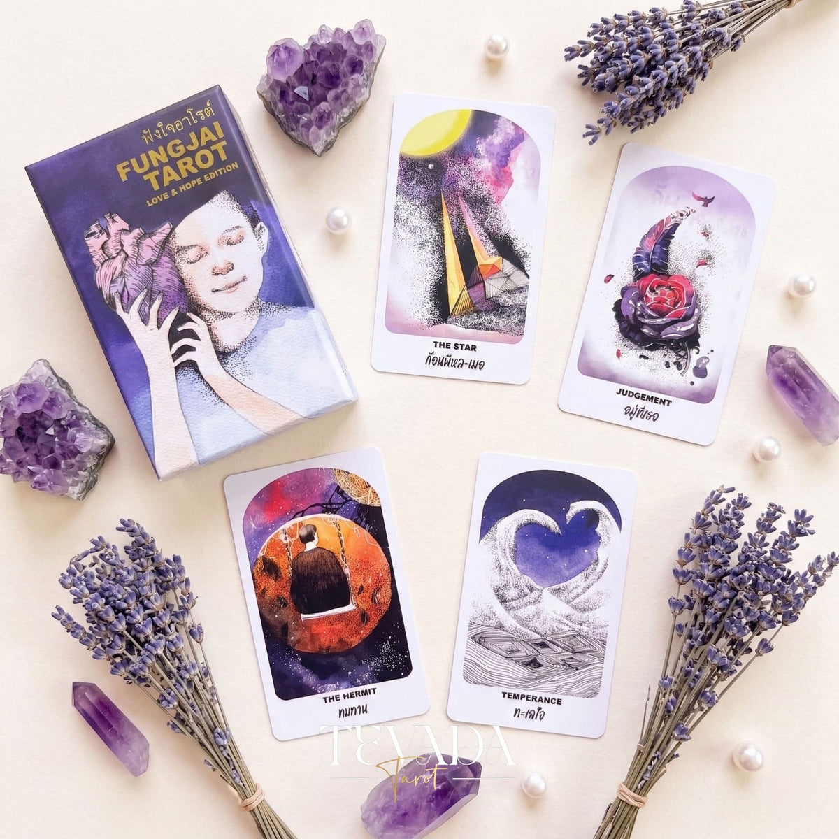 Fungjai Tarot Love &amp; Hope 編集版は、感情的な癒しとセルフケアのためのビンテージ漫画アートをフィーチャーしています。
