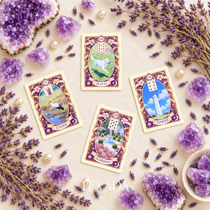 Las cartas de Cigüeña, Perro, Jardín y Torre Lenormand se muestran en marcos ornamentados con cristales de amatista y ramitas de lavanda.