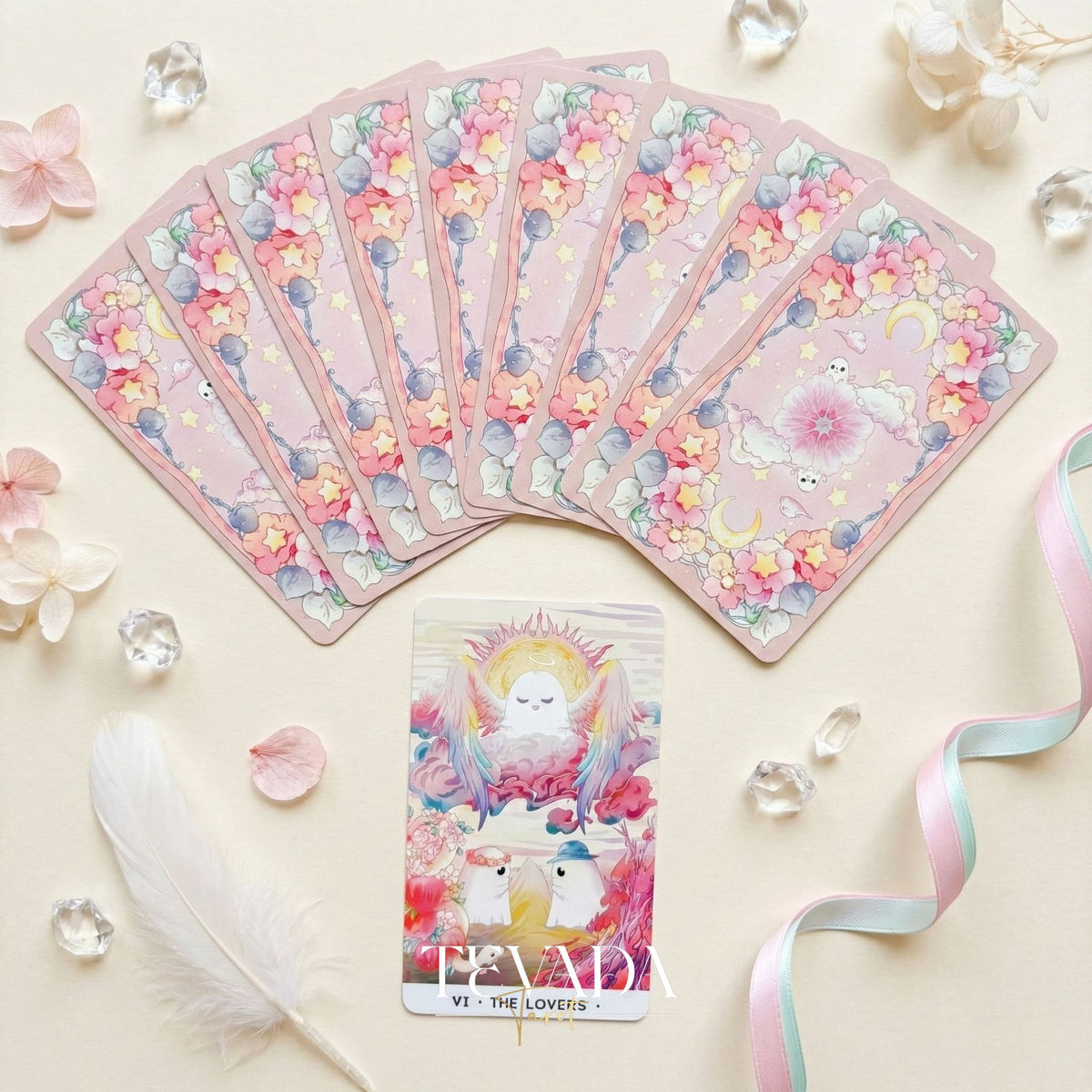 Tarot de Orchid Valley con lindo arte fantasma en colores pastel y bordes plateados holográficos para la adivinación curativa.