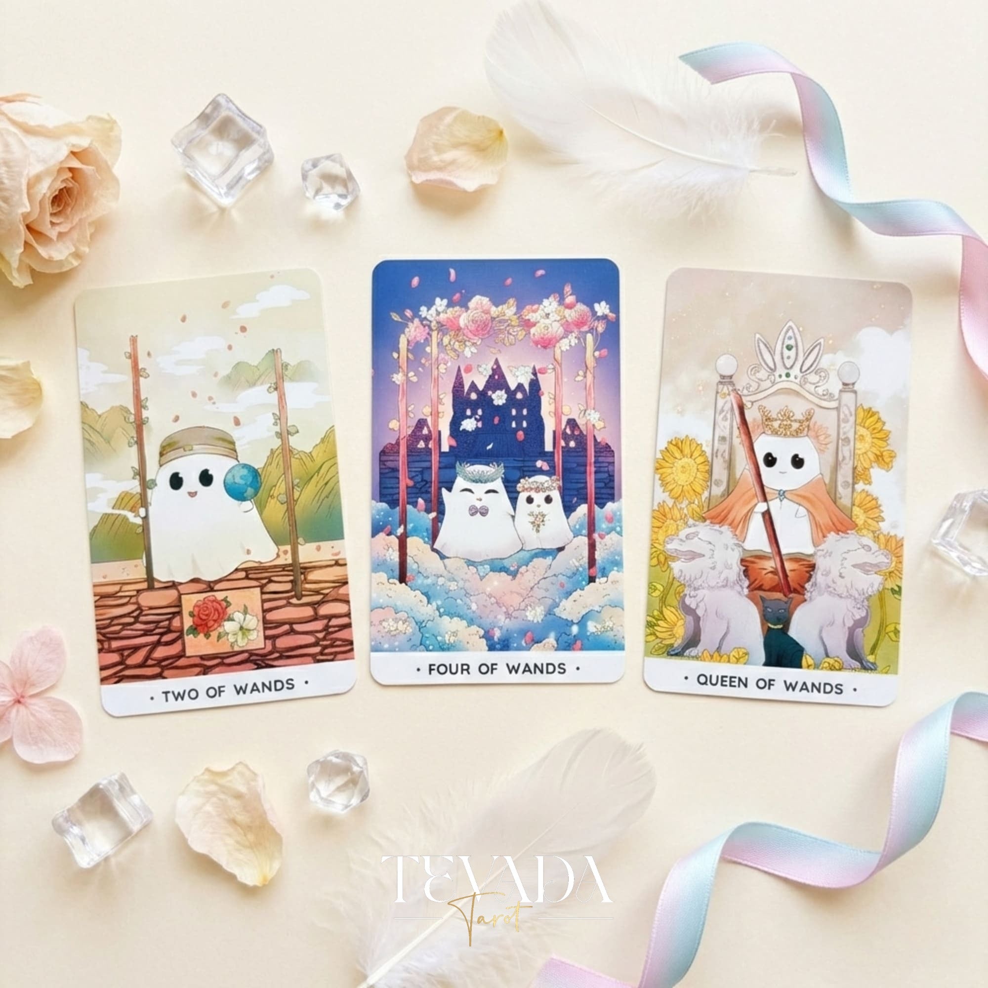 Tarot de Orchid Valley con lindo arte fantasma en colores pastel y bordes plateados holográficos para la adivinación curativa.