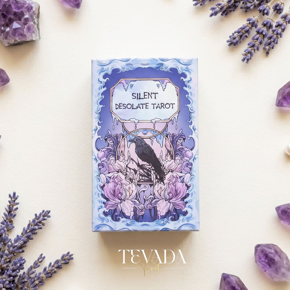 Silent Desolate Tarot DELUXE misteriosa y etérea baraja de tarot independiente de anime con bordes holográficos plateados para trabajar con las sombras.