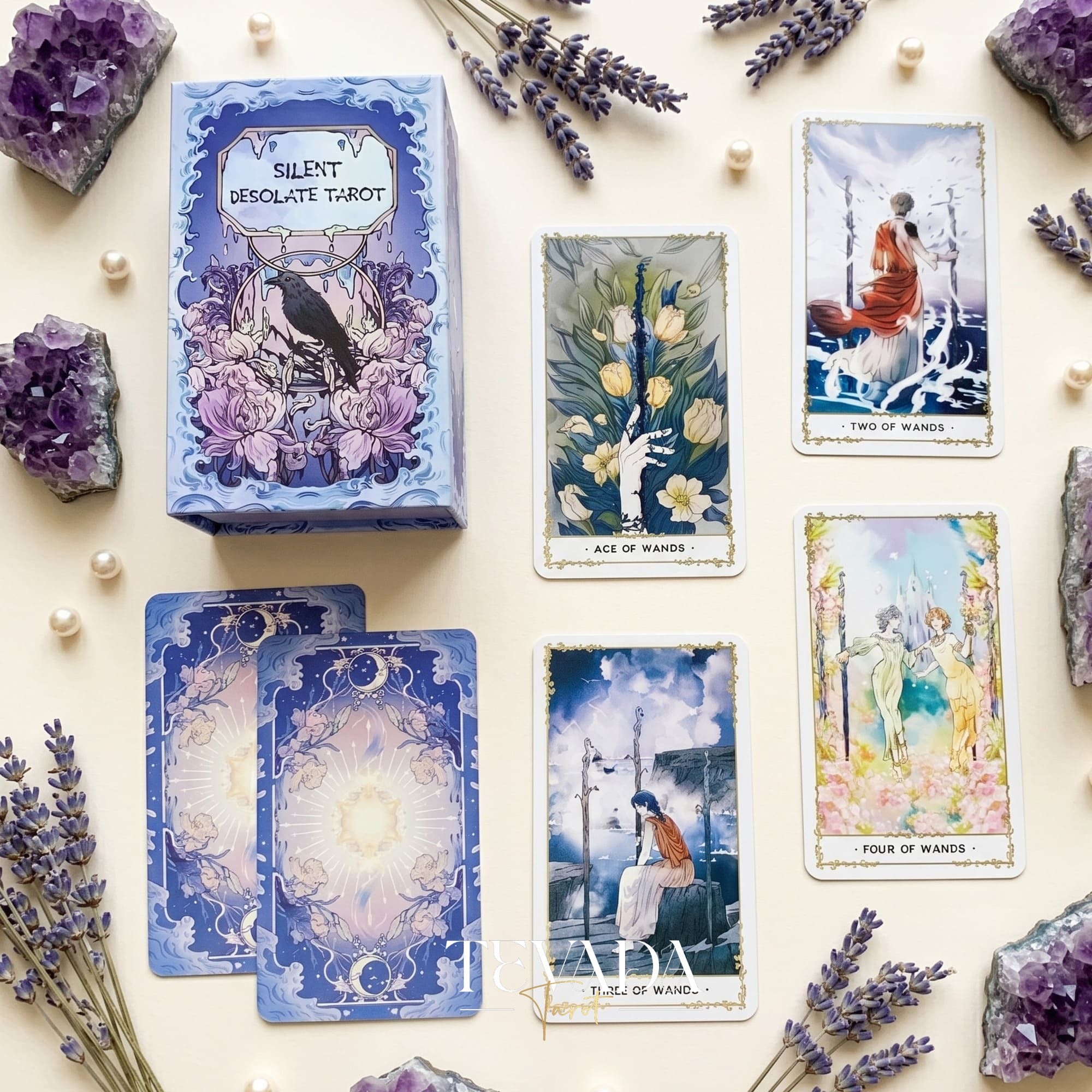 Silent Desolate Tarot DELUXE misteriosa y etérea baraja de tarot independiente de anime con bordes holográficos plateados para trabajar con las sombras.
