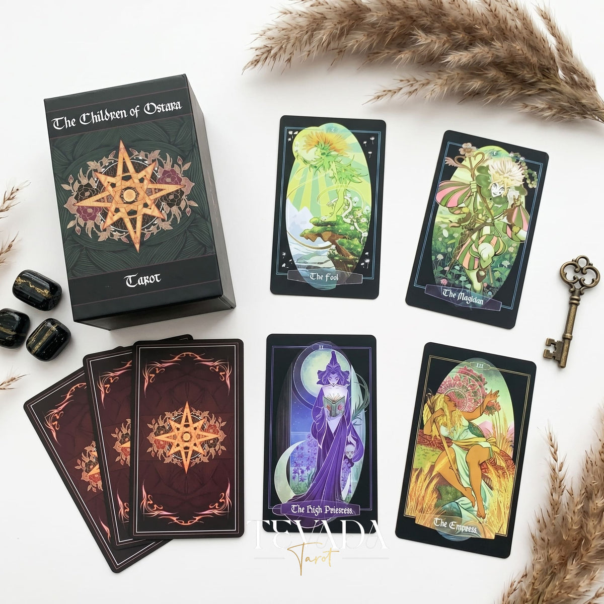The Children of Ostara Tarot BLACK Edition は、魔法と癒しのための神秘的な植物のインディー タロット デッキです。