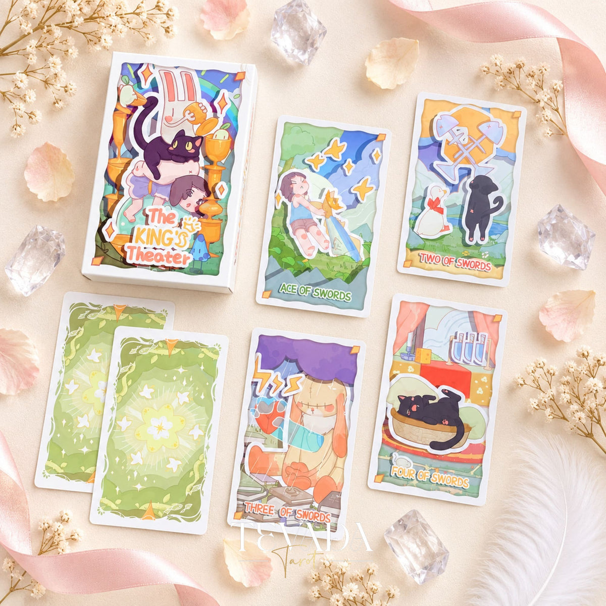 Una variedad de cartas del Tarot del King Theatre que muestran artistas juguetones y escenas teatrales en colores verde brillante, azul, amarillo y coral.