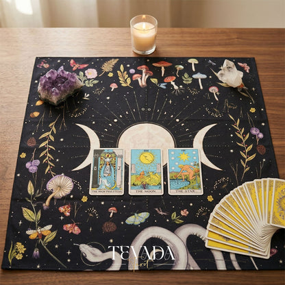 Tissu d’autel triple lune et pochette de tarot en velours écrasé foncé pour la décoration de l’espace sacré et la protection des cartes de tarot.
