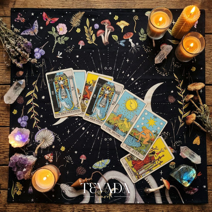 Tissu d’autel triple lune et pochette de tarot en velours écrasé foncé pour la décoration de l’espace sacré et la protection des cartes de tarot.